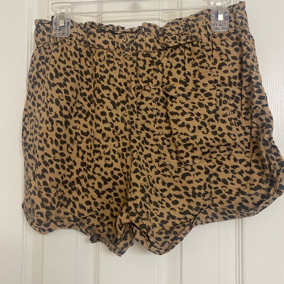 Aerie Glacier Brown Leopard Print Paper Bag Camp Shorts Size Medium - Picture 3 of 3